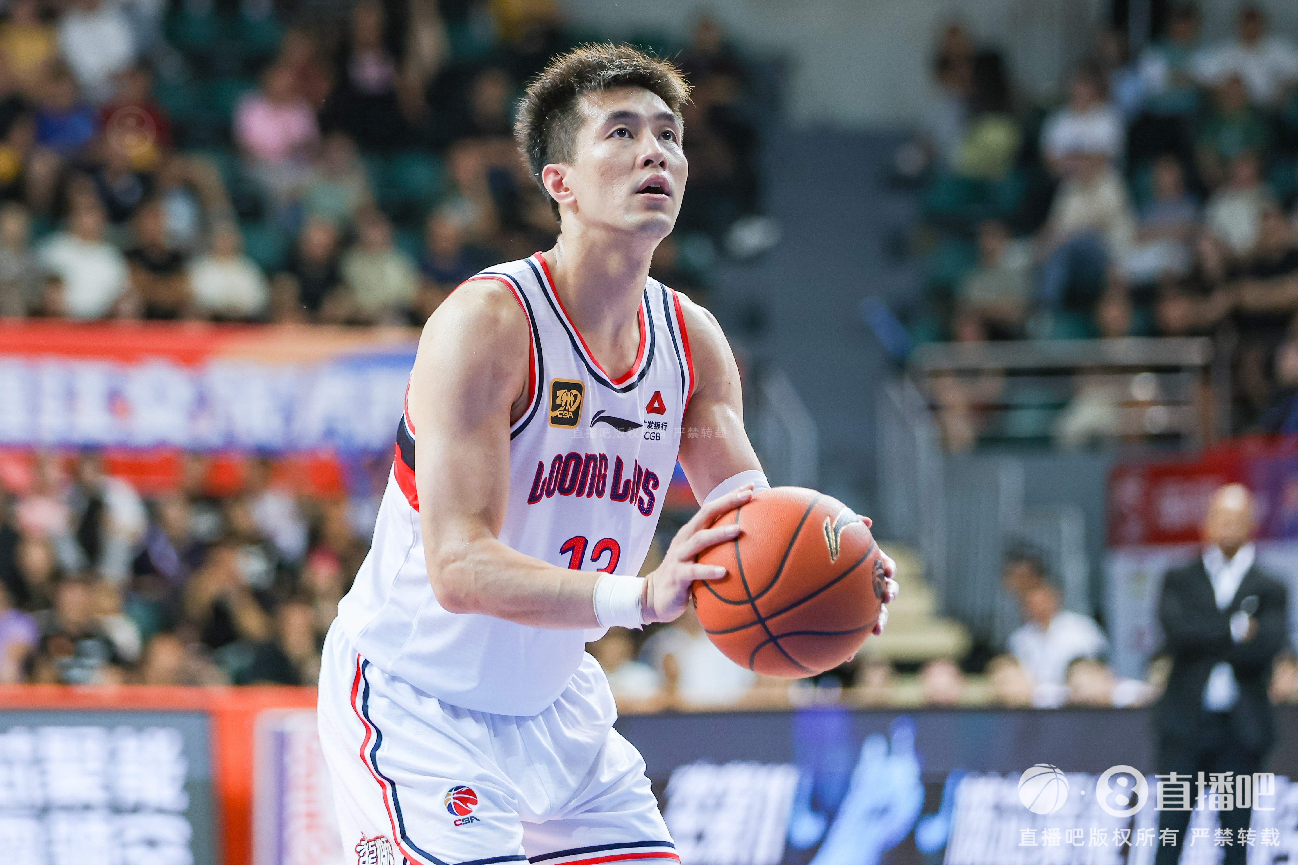 开云app官网入口-郭艾伦&amp;家人被骗千万！记者：他是球痴容易信朋友 给坏人可乘之机